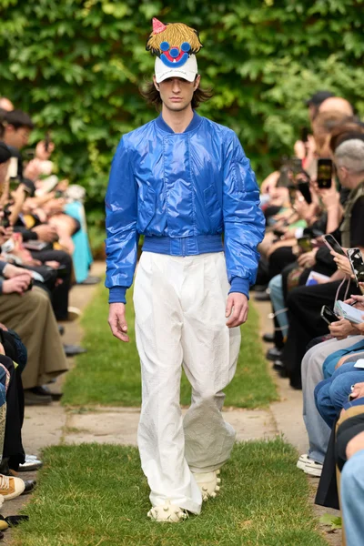 Look 10
